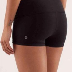 Lululemon Boogie Shorts 2” Black Size 6